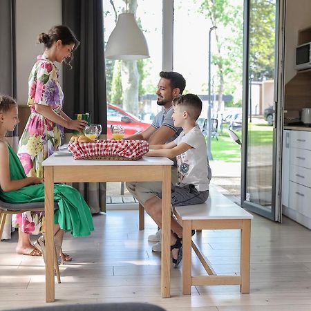 Barack Thermal & Natura Apartments Tiszakécske Eksteriør billede