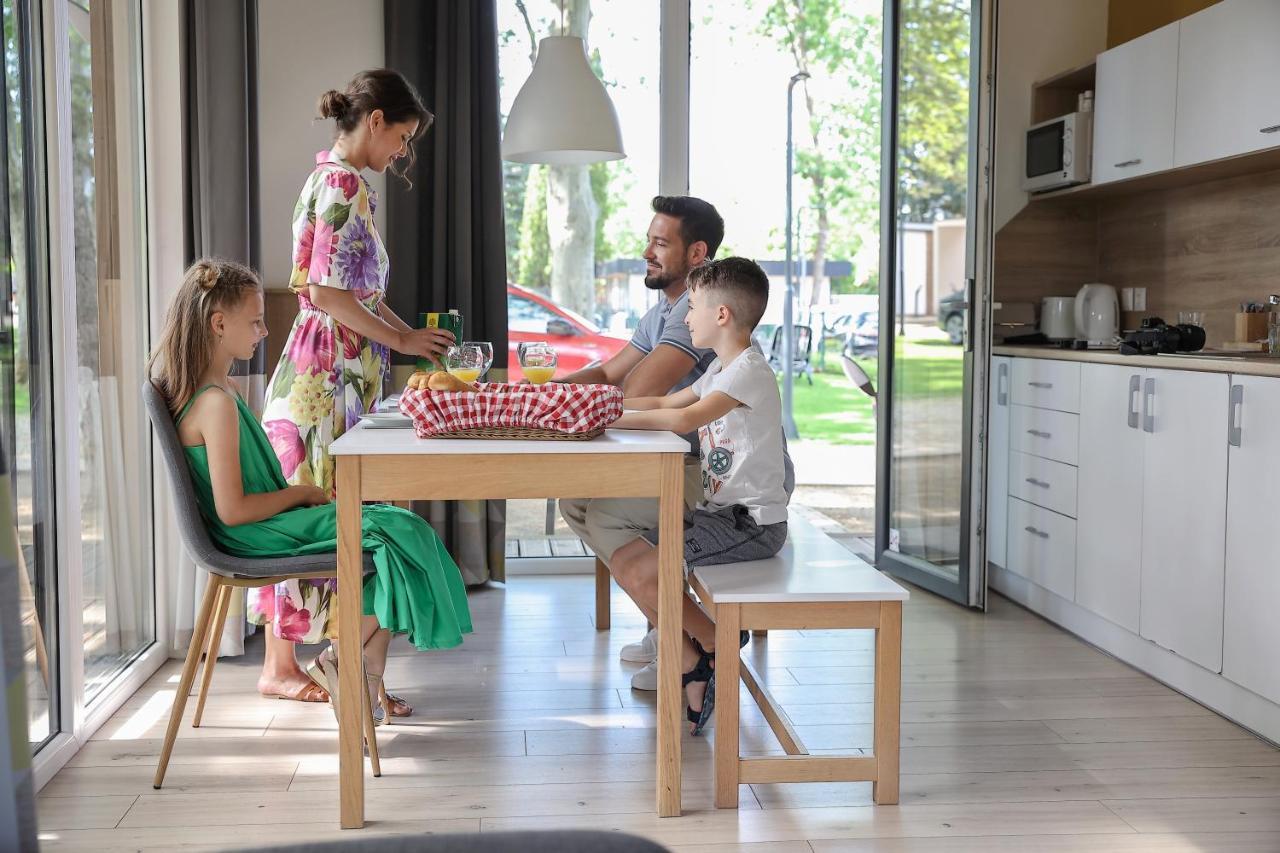 Barack Thermal & Natura Apartments Tiszakécske Eksteriør billede