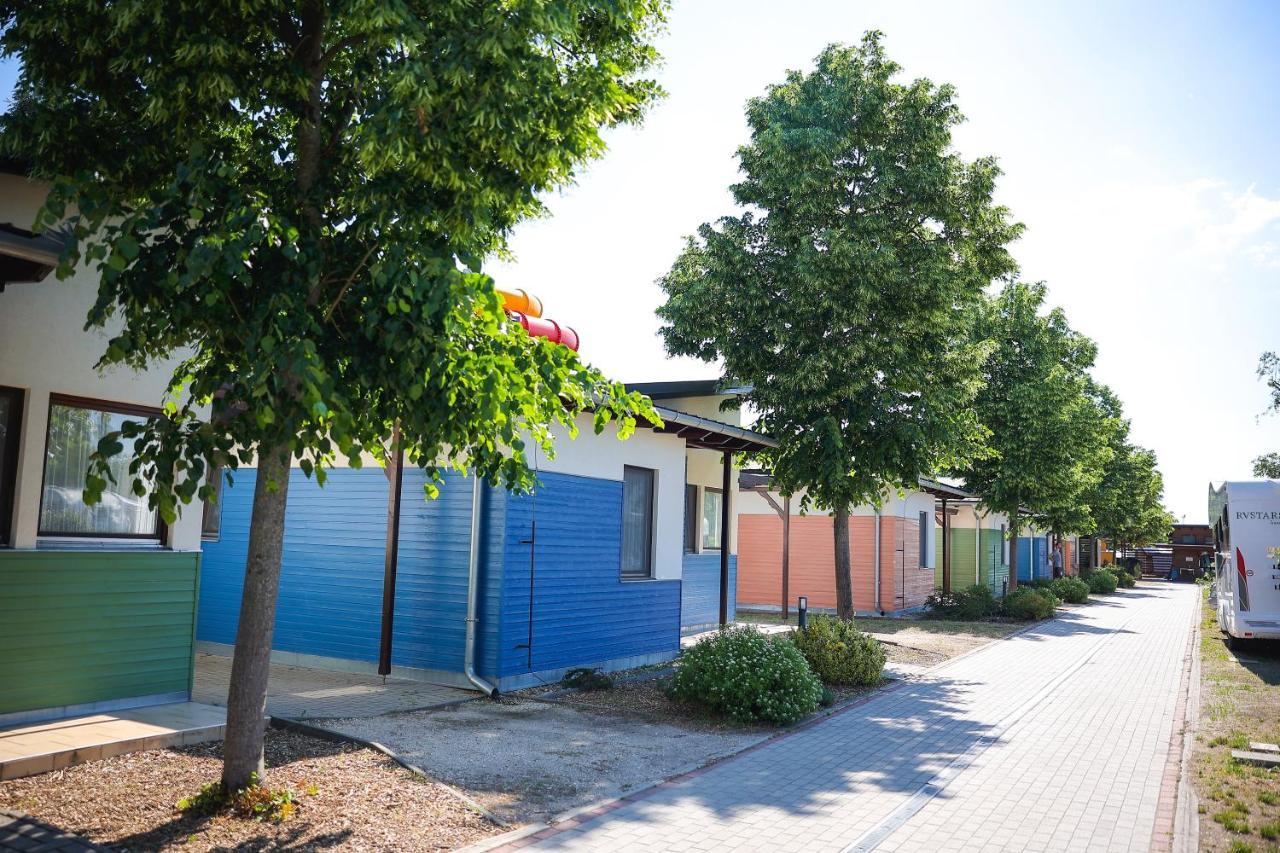 Barack Thermal & Natura Apartments Tiszakécske Eksteriør billede